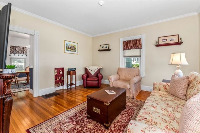 113 Oakdale Ave, Dedham, MA 02026
