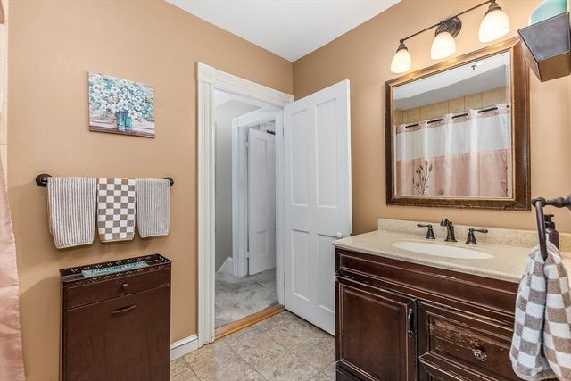 113 Oakdale Ave, Dedham, MA 02026