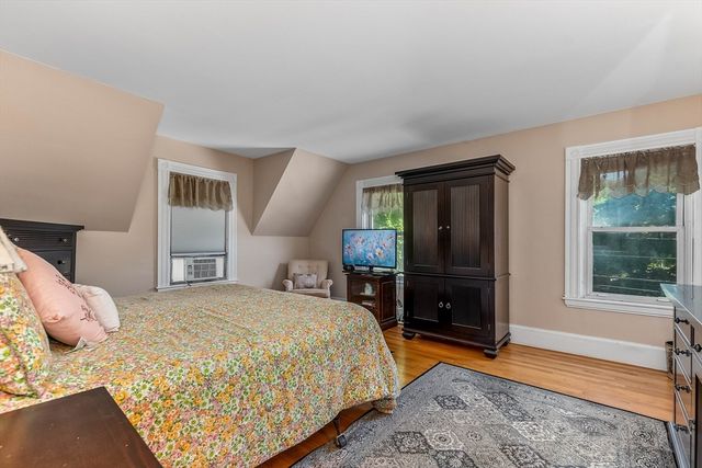 113 Oakdale Ave, Dedham, MA 02026