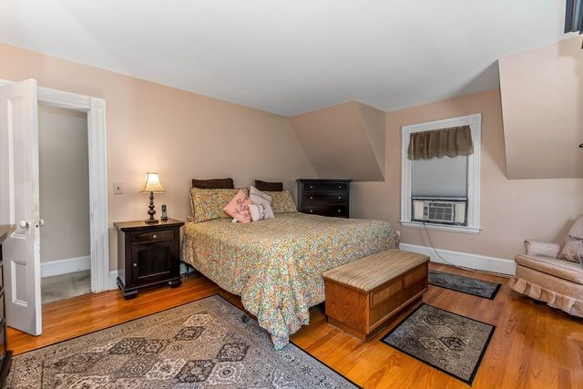 113 Oakdale Ave, Dedham, MA 02026