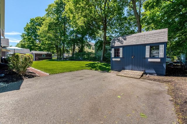 113 Oakdale Ave, Dedham, MA 02026