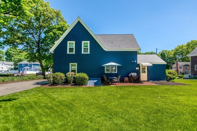 113 Oakdale Ave, Dedham, MA 02026