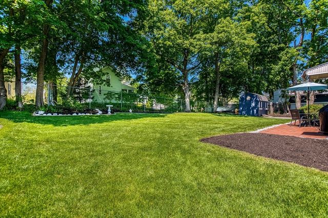 113 Oakdale Ave, Dedham, MA 02026