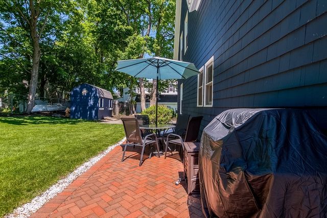 113 Oakdale Ave, Dedham, MA 02026