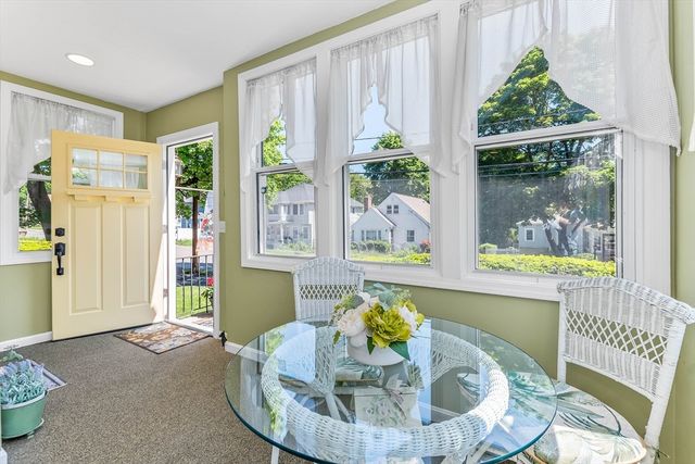 113 Oakdale Ave, Dedham, MA 02026