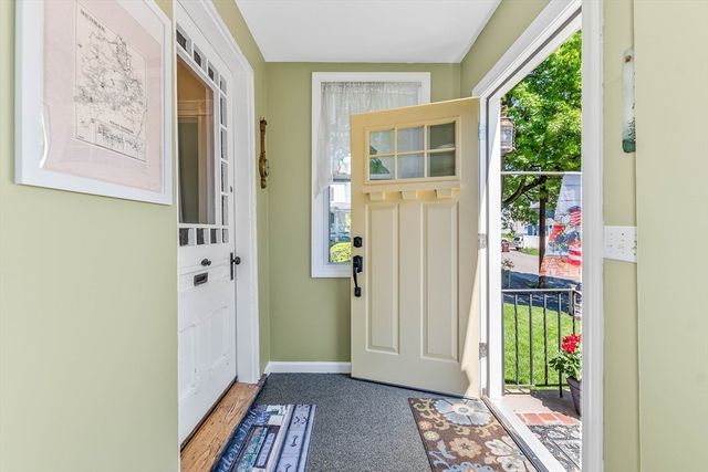 113 Oakdale Ave, Dedham, MA 02026