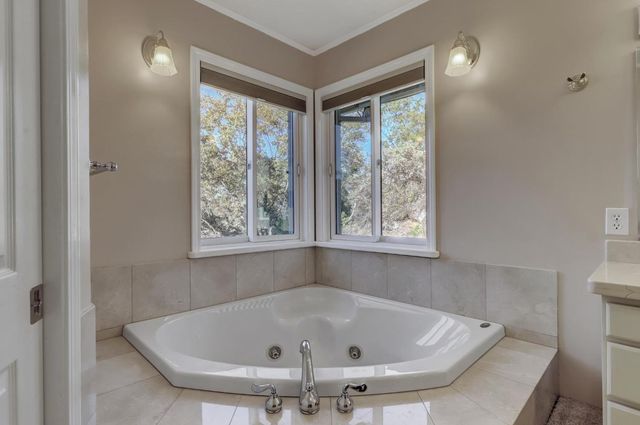 16174 Thornberry Ln, Grass Valley, CA 95949