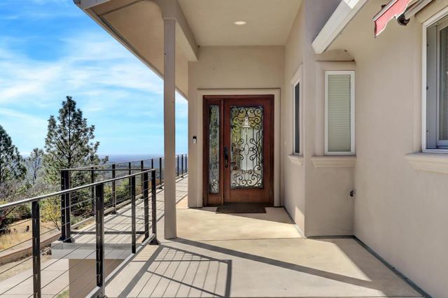 16174 Thornberry Ln, Grass Valley, CA 95949