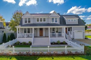 21 Cockachoiset Ln, Barnstable, MA 02655
