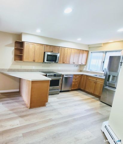 17-D Yankee Glen Drive 17D, Madison, CT 06443