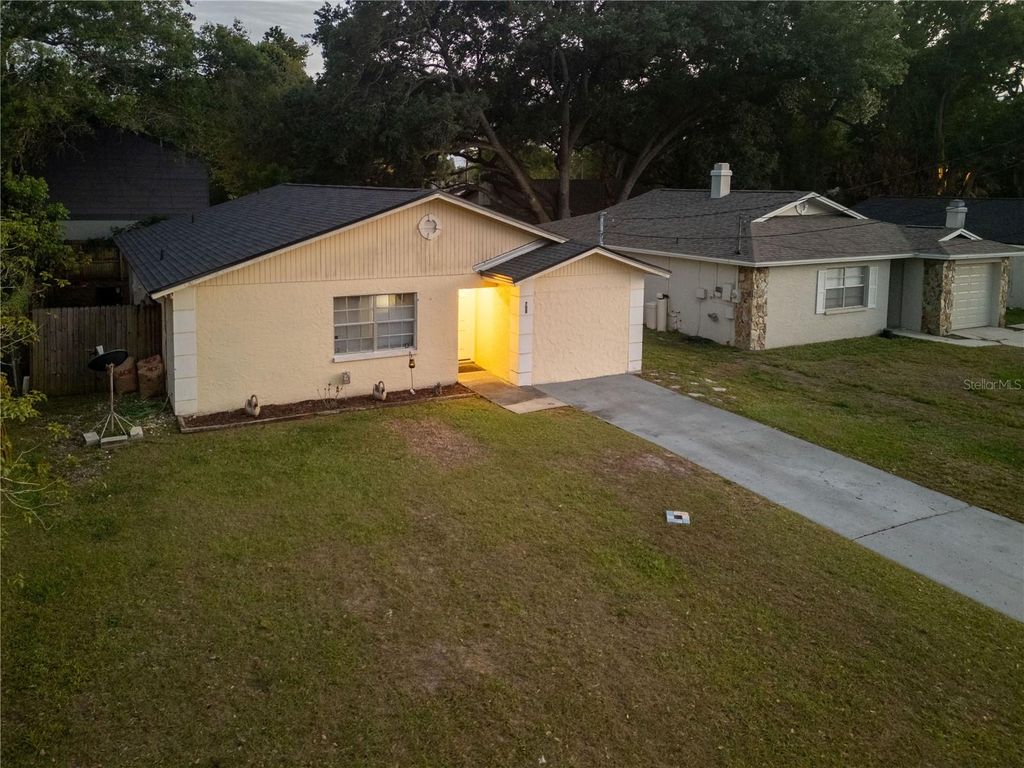 Image 2 of property listing at 4705 SERENA DRIVE, Tampa, FL 33617