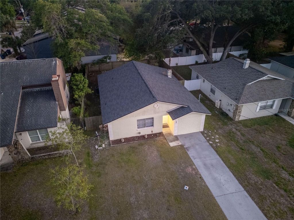 Image 4 of property listing at 4705 SERENA DRIVE, Tampa, FL 33617