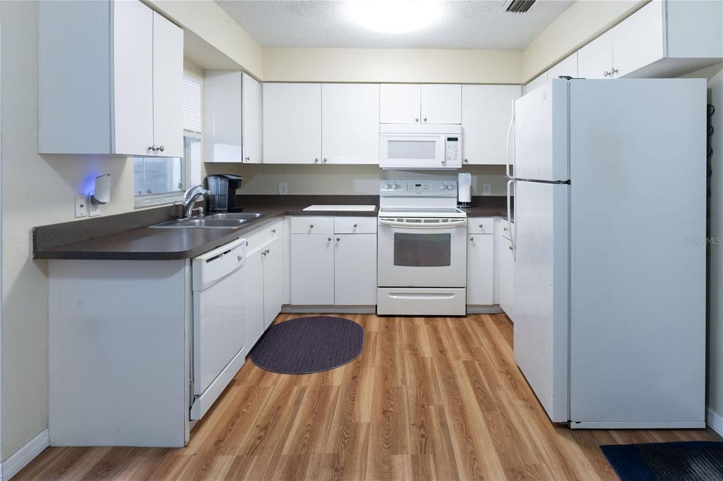 Image 10 of property listing at 4705 SERENA DRIVE, Tampa, FL 33617