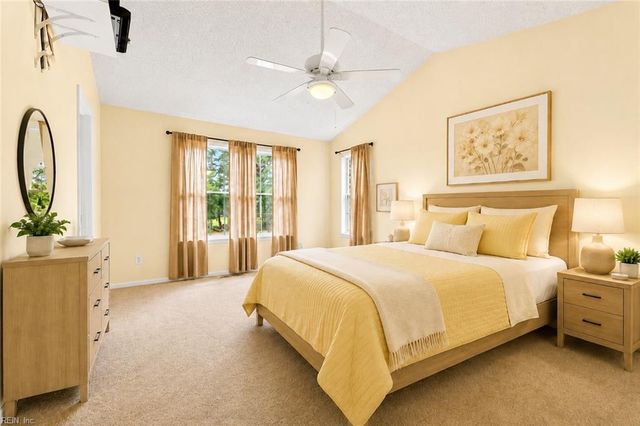 612 Pinnacle DR, Virginia Beach, VA 23462