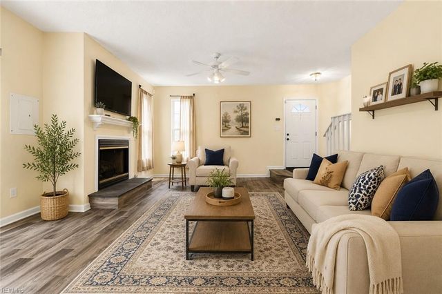612 Pinnacle DR, Virginia Beach, VA 23462