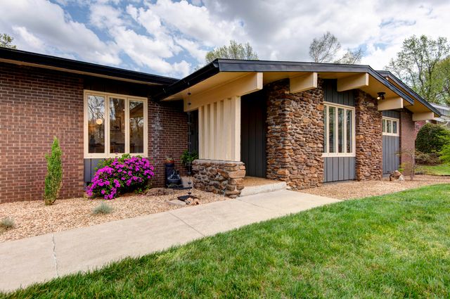 2830 S Marlan Avenue, Springfield, MO 65804