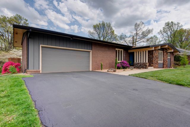 2830 S Marlan Avenue, Springfield, MO 65804