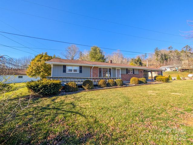 39 Hawthorne Lane, Burnsville, NC 28714