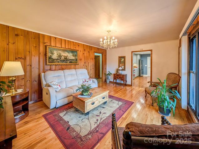 39 Hawthorne Lane, Burnsville, NC 28714