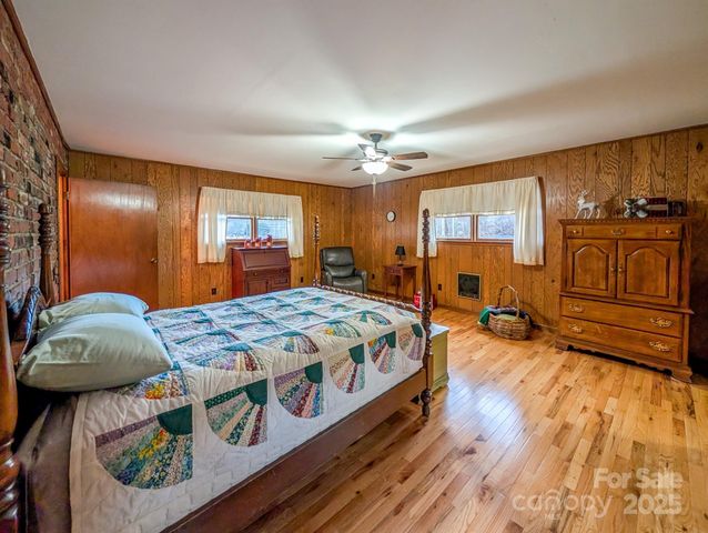 39 Hawthorne Lane, Burnsville, NC 28714