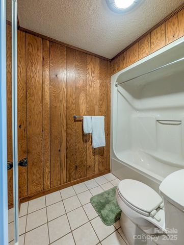 39 Hawthorne Lane, Burnsville, NC 28714