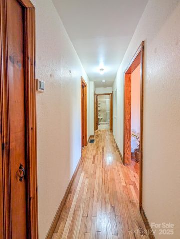 39 Hawthorne Lane, Burnsville, NC 28714