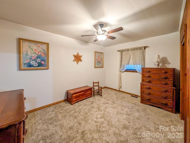 39 Hawthorne Lane, Burnsville, NC 28714