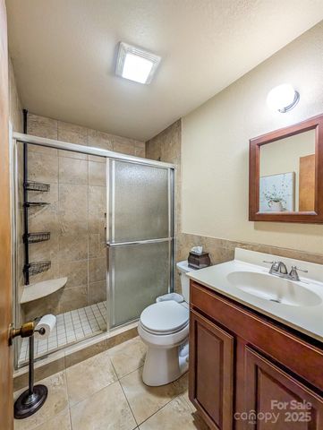 39 Hawthorne Lane, Burnsville, NC 28714