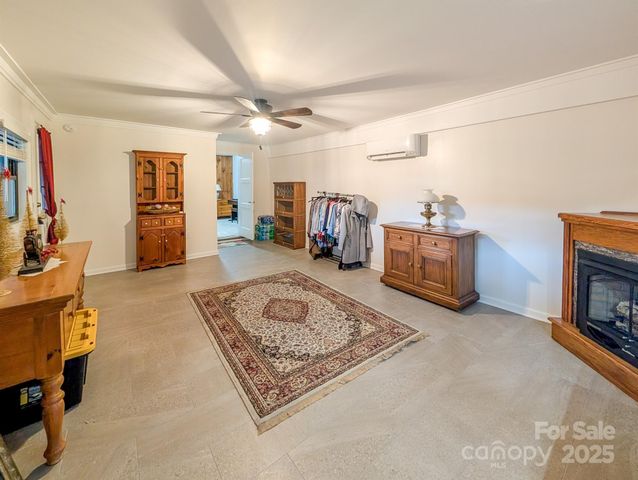 39 Hawthorne Lane, Burnsville, NC 28714