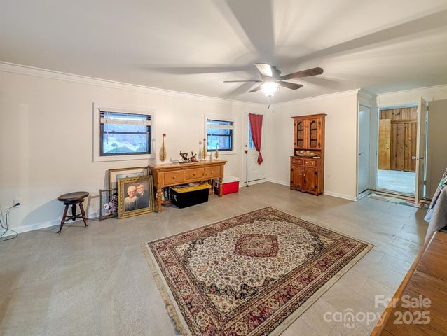 39 Hawthorne Lane, Burnsville, NC 28714