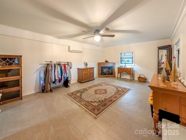 39 Hawthorne Lane, Burnsville, NC 28714