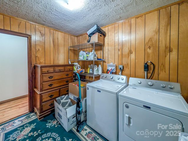 39 Hawthorne Lane, Burnsville, NC 28714