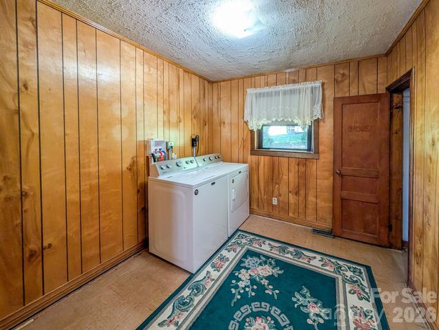 39 Hawthorne Lane, Burnsville, NC 28714