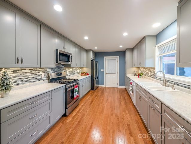 39 Hawthorne Lane, Burnsville, NC 28714