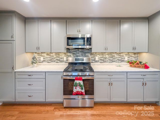 39 Hawthorne Lane, Burnsville, NC 28714