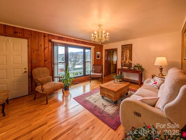 39 Hawthorne Lane, Burnsville, NC 28714