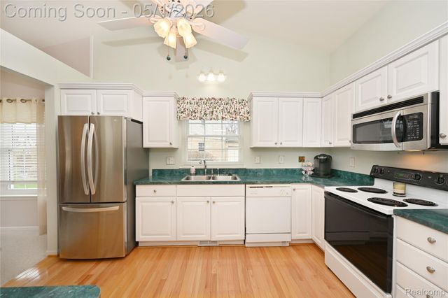 324 Cherry Hill Pointe Drive 27, Canton Charter Township, MI 48187