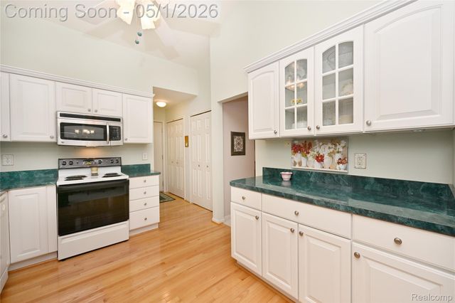 324 Cherry Hill Pointe Drive 27, Canton Charter Township, MI 48187