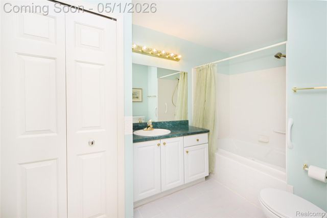 324 Cherry Hill Pointe Drive 27, Canton Charter Township, MI 48187