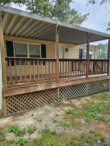 17100 Lansmill Dr, Colonial Heights, VA 23834