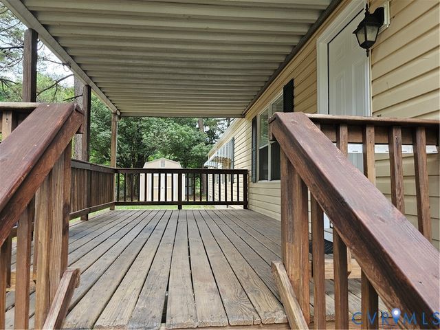 17100 Lansmill Dr, Colonial Heights, VA 23834