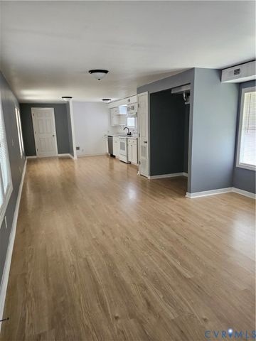 17100 Lansmill Dr, Colonial Heights, VA 23834