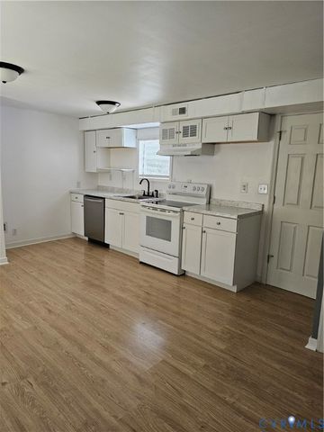 17100 Lansmill Dr, Colonial Heights, VA 23834