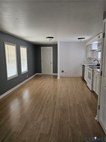 17100 Lansmill Dr, Colonial Heights, VA 23834