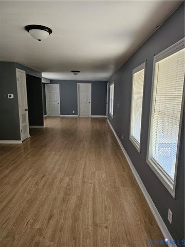 17100 Lansmill Dr, Colonial Heights, VA 23834