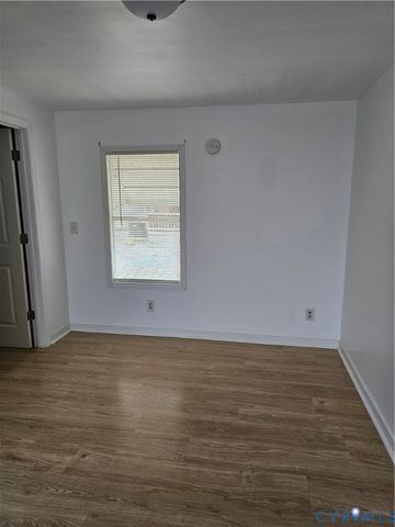 17100 Lansmill Dr, Colonial Heights, VA 23834