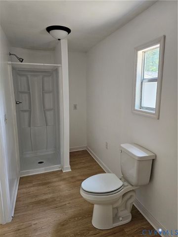 17100 Lansmill Dr, Colonial Heights, VA 23834