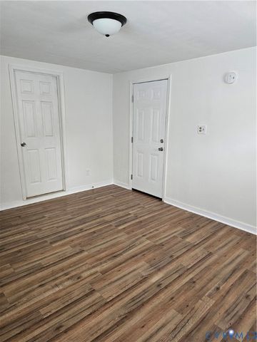 17100 Lansmill Dr, Colonial Heights, VA 23834