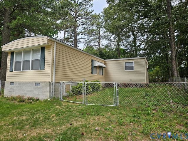 17100 Lansmill Dr, Colonial Heights, VA 23834