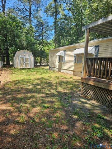 17100 Lansmill Dr, Colonial Heights, VA 23834